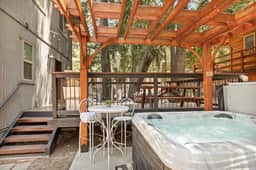 Luna Ridge Chalet mins to Bear Mtn and Hot Tub