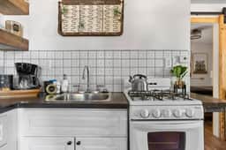 Charming Modern Retreat w Hot tub, Backyard & Pets