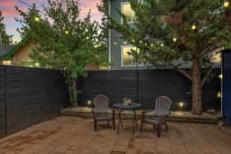 Bruno's Chic Bungalow: Walk 2 Village & Lake