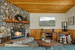 Enchanted Log Grove, Hot Tub, EV, Pool Table