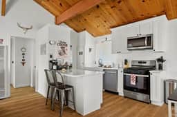 Cowboy Cabin w Lake View, EV Charger, Near Village