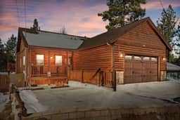 High Altitude Modern Retreat, Game Room & Hot Tub
