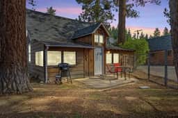 Cozy Chic 2BR Bear Sky Cabin & Easy Parking