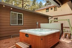 Yvonne's Place |Hot Tub, Mins 2 Snow Summit & Lake