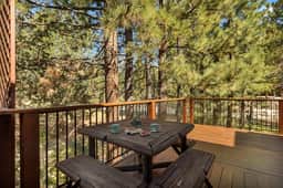 Hidden Bridge Cabin, w/ Hot Tub near the Village