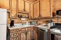 Whispering Pines Nook | BBQ and Deck
