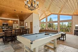 Snowboard Shores - Walk to lake & views, AC