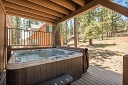 Snowboard Shores - Walk to lake & views, AC