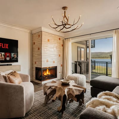 Lakefront and Local, Private Dock, Walk to Village