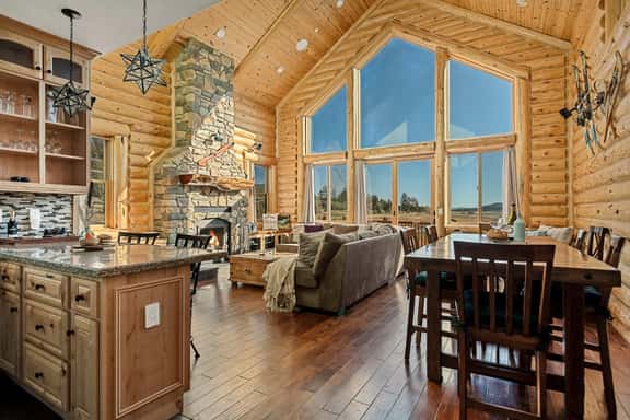 Luxurious Coyote Flat w/ Lake Views & Game Room - Image 1