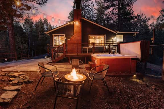 Modern Retreat | Spa, EV, Mountain Views & BBQ - Image 1