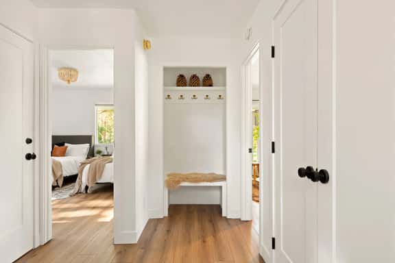 Mont Moderne, 5 Minutes to Ski Resorts & Hot Tub - Image 1