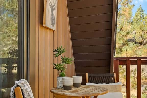 *NEW* Larks Modern Nest | Near Lake, Spa & Arcade - Image 1