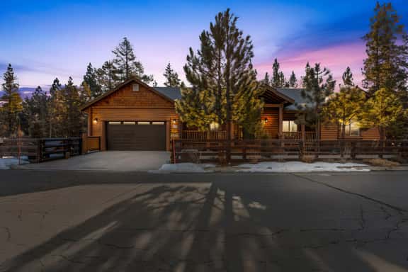 Eagle Creek Hot Tub, Game Room, Private Sled Hill - Image 1
