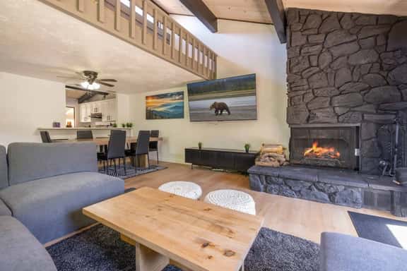 Après All Day | Walk to Summit, Community Hot Tub - Image 1