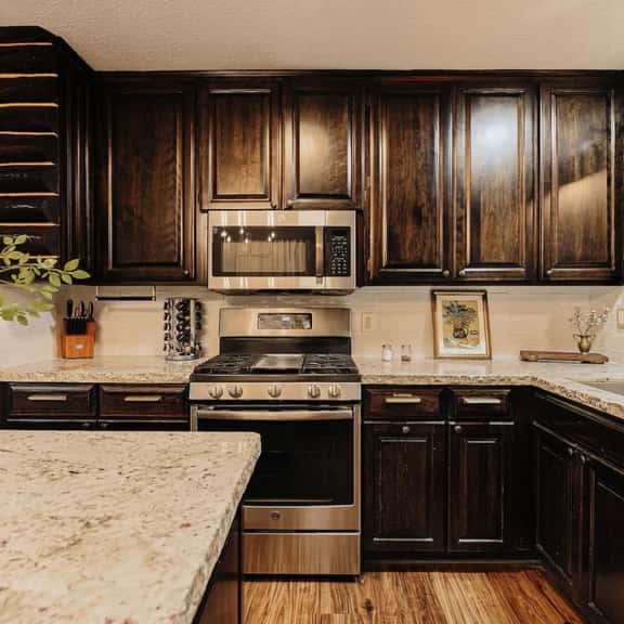 Stylish Sylvan Glen Chalet w  Hot Tub, Pool Table - Image 1
