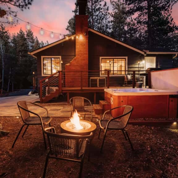 Modern Retreat | Spa, EV, Mountain Views & BBQ - Image 1