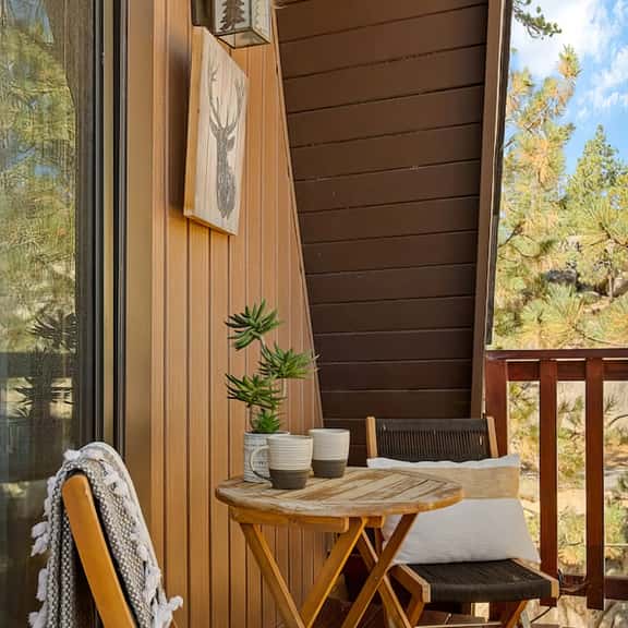 *NEW* Larks Modern Nest | Near Lake, Spa & Arcade - Image 1