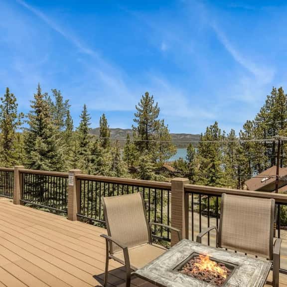 Snowboard Shores - Walk to lake & views, AC - Image 1