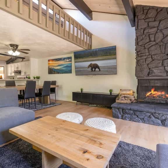 Après All Day | Walk to Summit, Community Hot Tub - Image 1