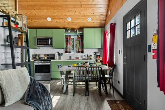 Calipe Lux Cottage| Steam Sauna, BBQ & Hot Tub