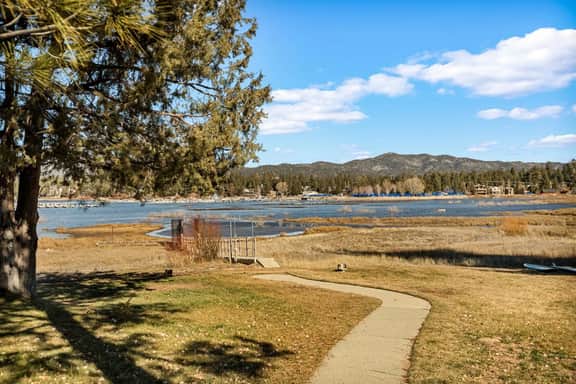 Cozy 3BR Knotty Pine, Near Lake & Trails w Deck