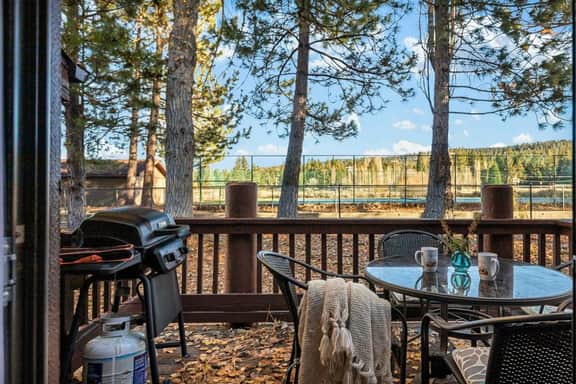 Cozy 3BR Knotty Pine, Near Lake & Trails w Deck