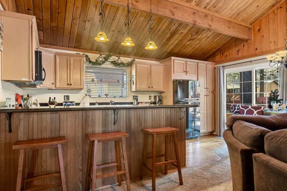 2BR Beartime Story Cabin w BBQ