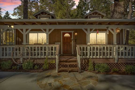 2BR Eureka Designer Cabin w Pergola & Ping Pong