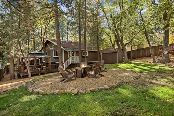 2BR Eureka Designer Cabin w Pergola & Ping Pong