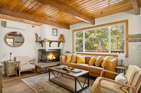 National Forest View Chalet: Hot Tub, A/C & BBQ