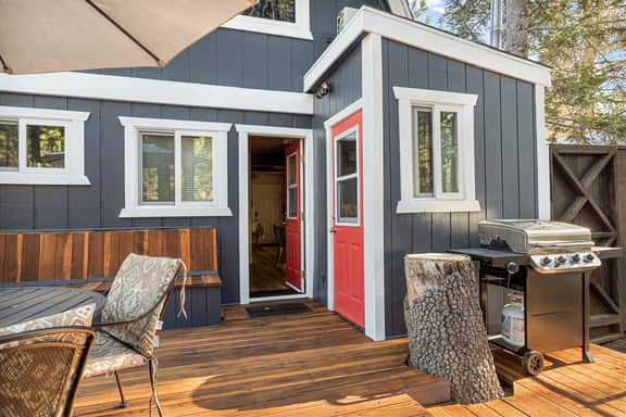 National Forest View Chalet: Hot Tub, A/C & BBQ
