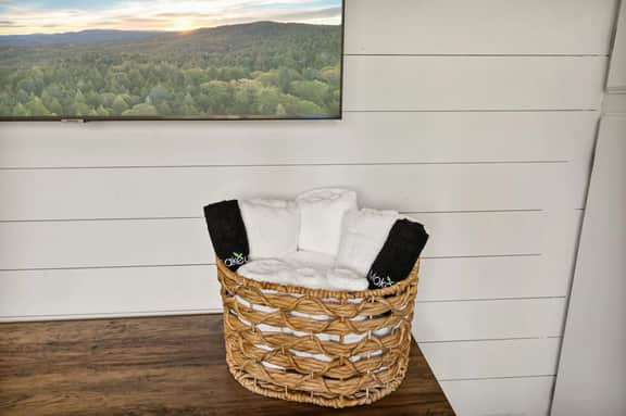 National Forest View Chalet: Hot Tub, A/C & BBQ