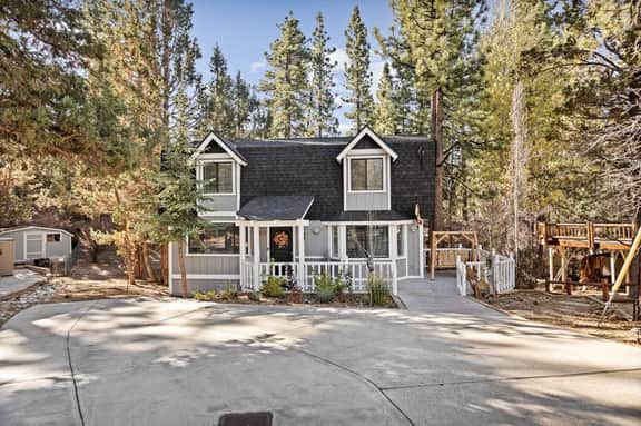 Guest FAV Luxury Sun Chalet w Hot Tub, BBQ
