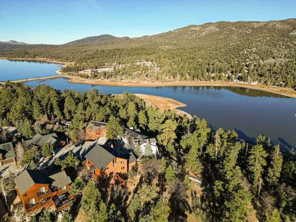Hawk Ridge Chalet, Hot Tub, Views and Firepit