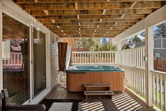 High Score Hideaway - Views of Bear MTN, Hot Tub
