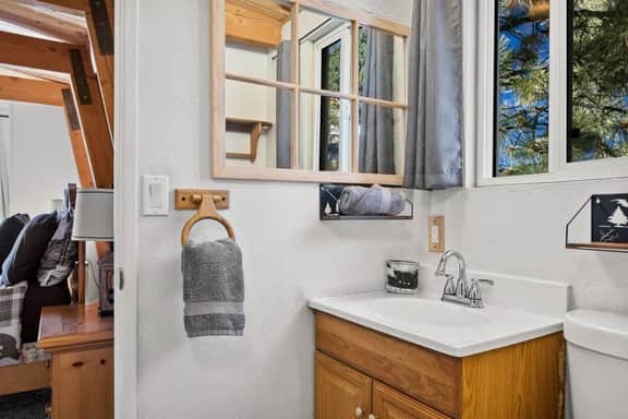 High Score Hideaway - Views of Bear MTN, Hot Tub