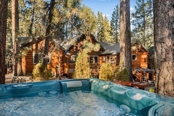 Honeycomb Hideaway| Hot Tub & Sauna, Large Yard