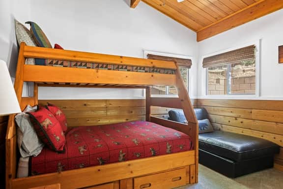 Hygge Frosk | Breathtaking Views, Hot Tub & Deck