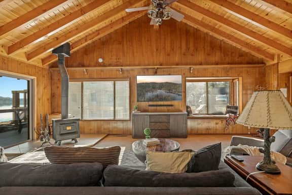 Lakefront Pines w/ Hot Tub, w/ Panoramic Views