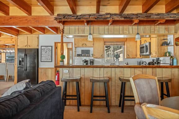 Lakefront Pines w/ Hot Tub, w/ Panoramic Views