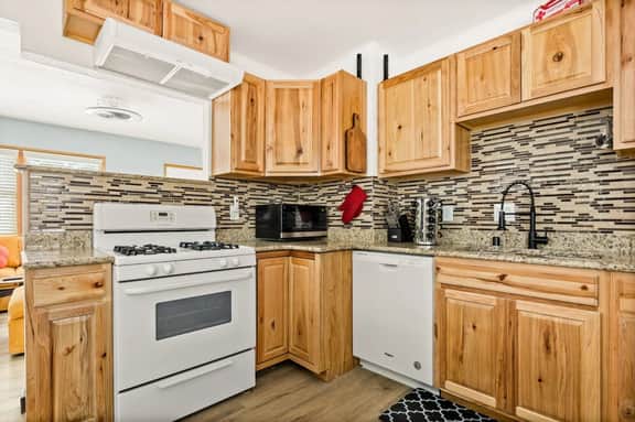 Lil' Oso Bonita Cabin | Walk 2 the Village, Games & SPA