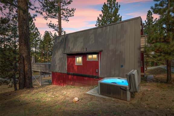 Lucky Bear|Perfect for Pets & Fam, Hot Tub