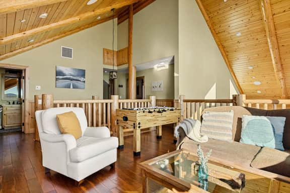 Luxurious Coyote Flat w/ Lake Views & Game Room