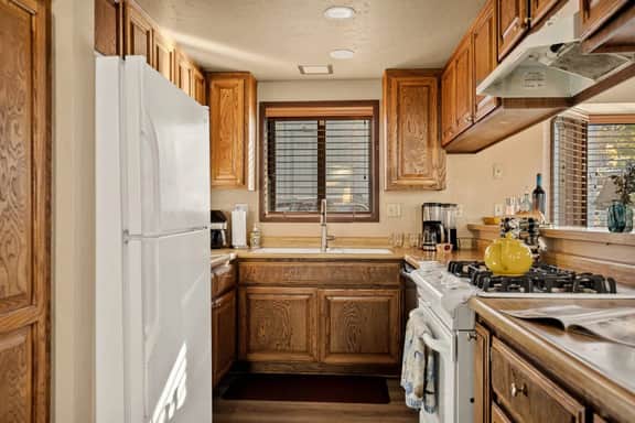 Maple Lane w/ Hot Tub & EV charger, Pet Friendly