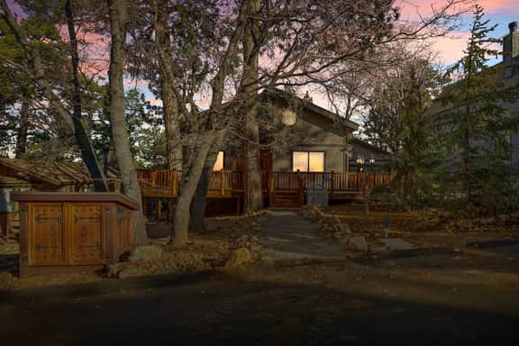 Maple Lane w/ Hot Tub & EV charger, Pet Friendly