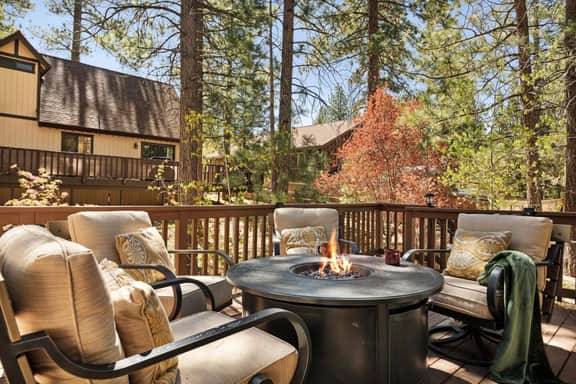 Mellow Mountain Hideaway, Hot Tub and Firepit