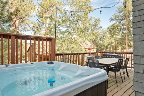 Midnight Chalet A-Frame | Spa ~ Fireplace ~ BBQ
