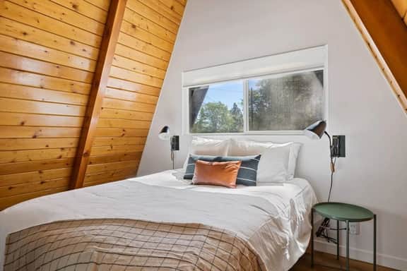 Midnight Chalet A-Frame | Spa ~ Fireplace ~ BBQ