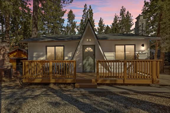 3BR Modern Hideaway w Game Room